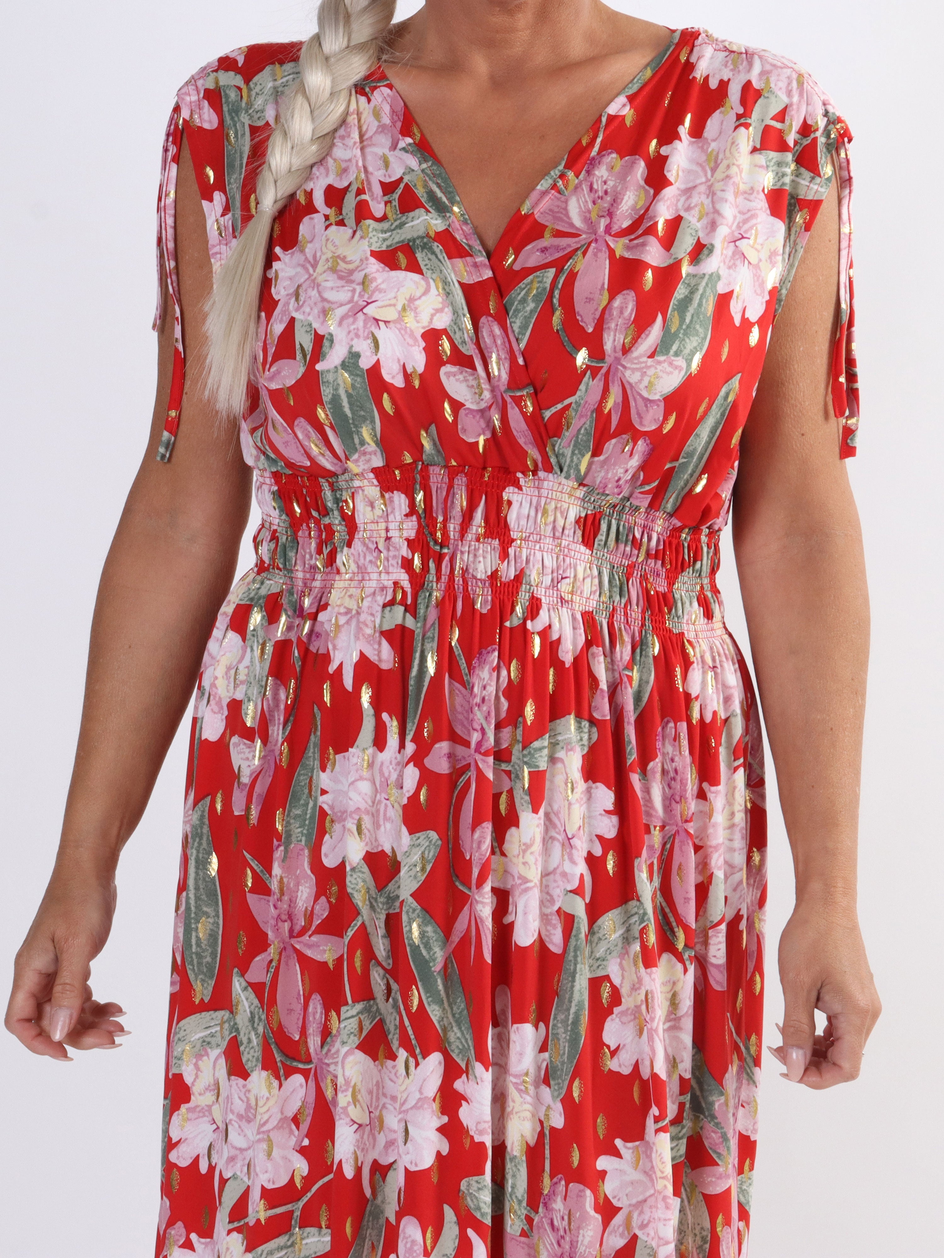 Pams Flower Sleeveless - Lang blomstret plus size kjole i krølfrit stof